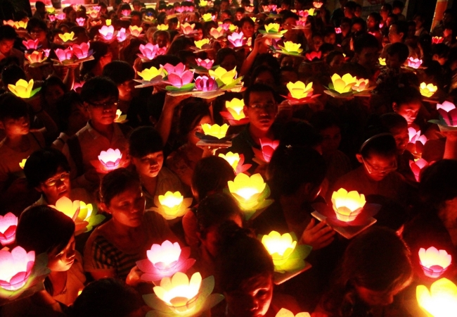 Thả đèn hoa đăng